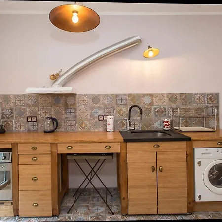 Colorful 2bdr In The Center Apartament