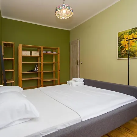 Colorful 2bdr In The Center *