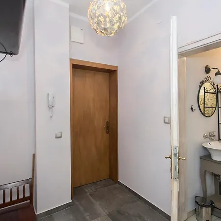 Colorful 2bdr In The Center Apartament *